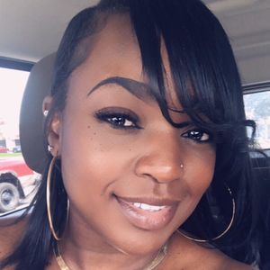 Meet your Posher, Casandra